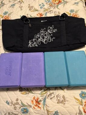 Gaiam canvas yoga bag w/blocks